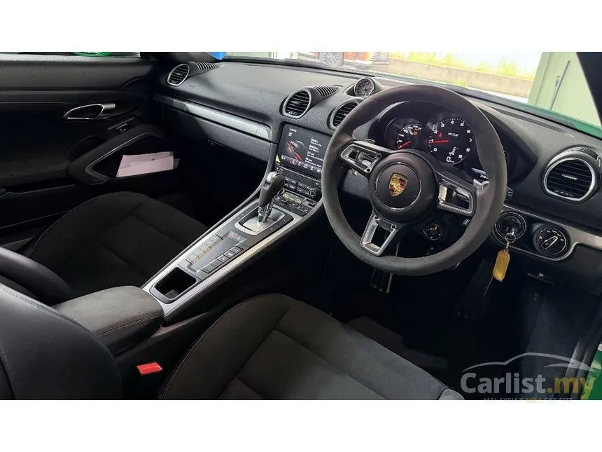 2022 Porsche 718 Cayman GT4 Coupe