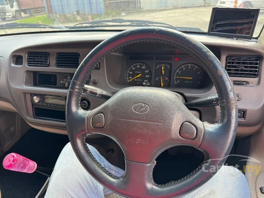 2003 Toyota Unser GLi MPV