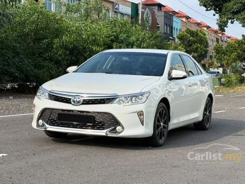 2015 Toyota Camry Hybrid Sedan