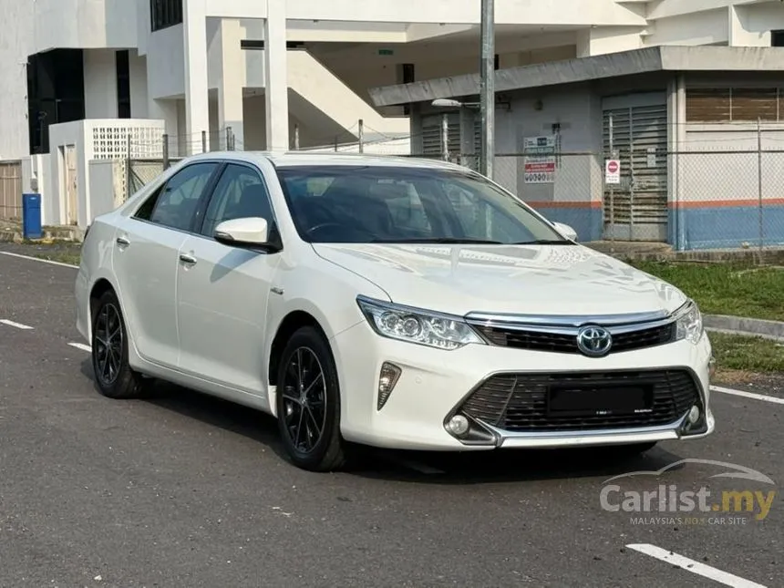 2015 Toyota Camry Hybrid Sedan