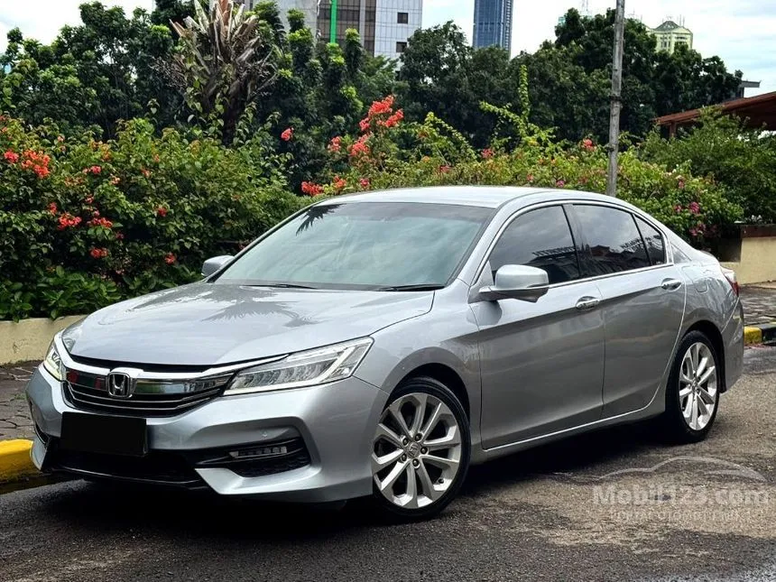 Jual Mobil Honda Accord 2016 VTi