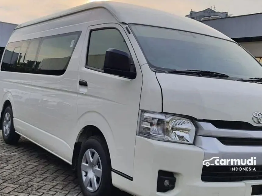 2024 Toyota Hiace Commuter Van Wagon