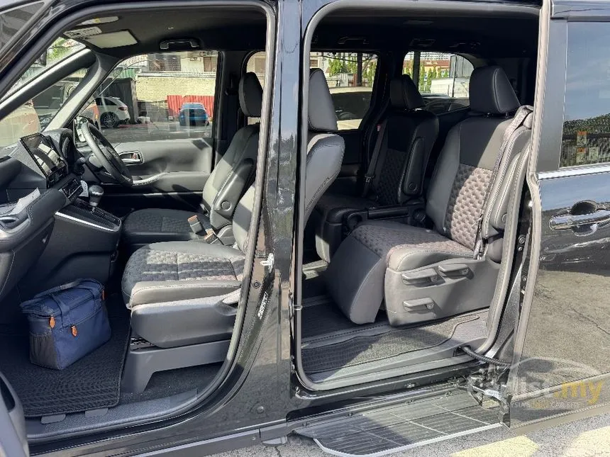 2025 Toyota Voxy S-Z MPV