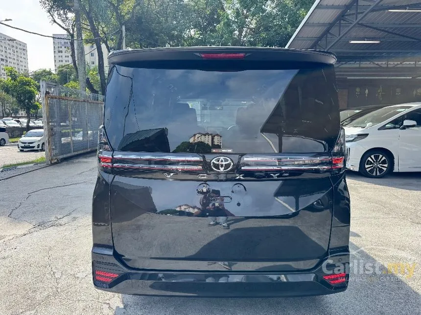 2025 Toyota Voxy S-Z MPV