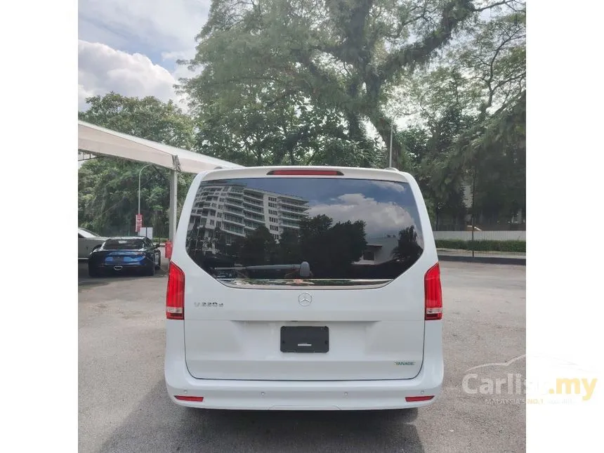 2022 Mercedes-Benz V220 D Exclusive Platinum MPV