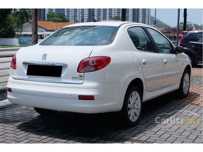 Peugeot 207 2011 1.6 in Penang Automatic Sedan White for 