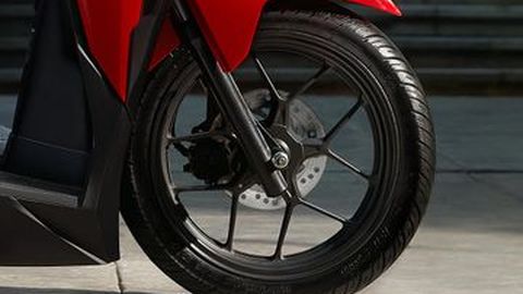 Bukan Semir, Ini Cara Merawat Ban Motor