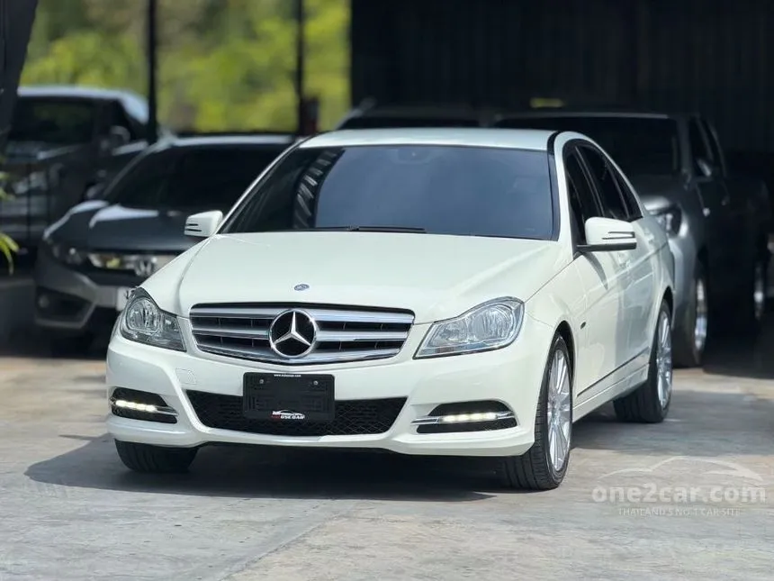 2012 Mercedes-Benz C200 BlueEFFICIENCY Sedan