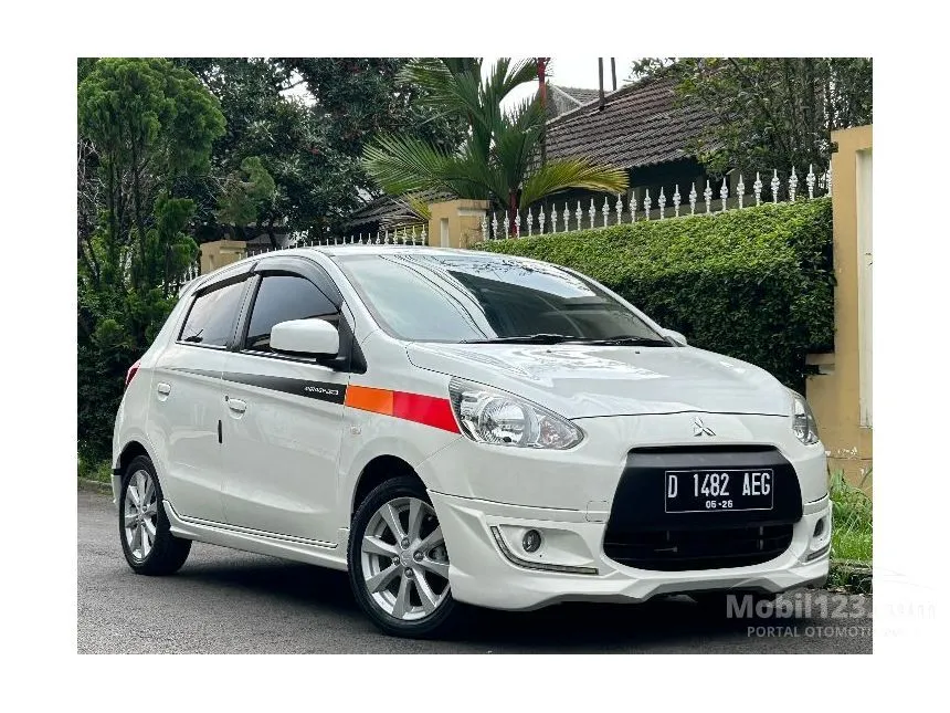 Jual Mobil Mitsubishi Mirage 2015 GLS 1.2 di Jawa Barat Automatic Hatchback Putih Rp 105.000.000