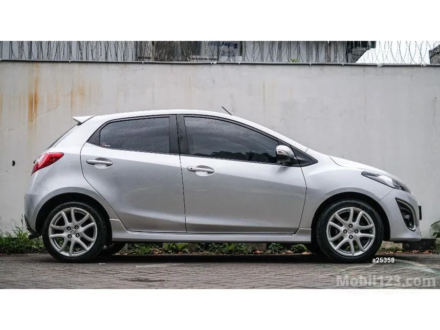 2013 Mazda 2 R Hatchback