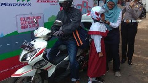 Pertamina Bagi-Bagi 500 Helm Anak