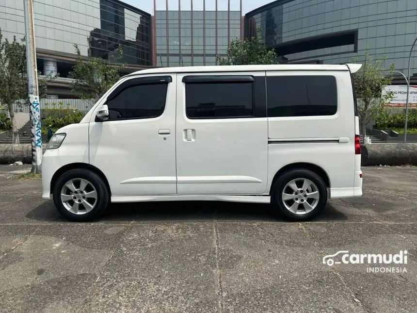 2013 Daihatsu Luxio X Wagon