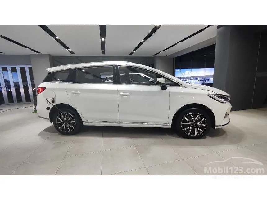 2025 BYD M6 Standard 7 Seater MPV