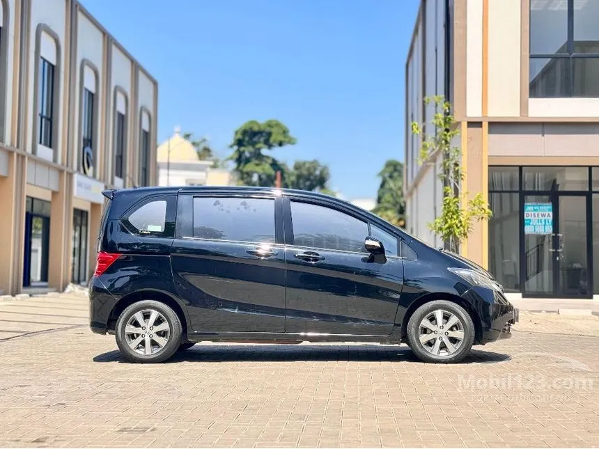 2011 Honda Freed Power Sliding Door MPV