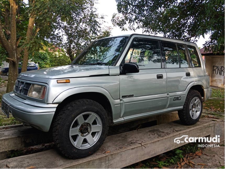 Suzuki escudo 2000 model