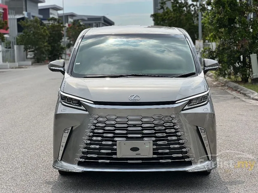2024 Lexus LM 500h Version L 6 Seater MPV