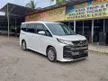 Recon 2022 Toyota Noah voxy 2.0 7 seat p/d new model