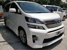 2013 Toyota Vellfire 2.4 Z Golden Eyes / SUNROOF / COOL BOX / ALPHINE MONITOR AND TV / TIPTOP CONDITION