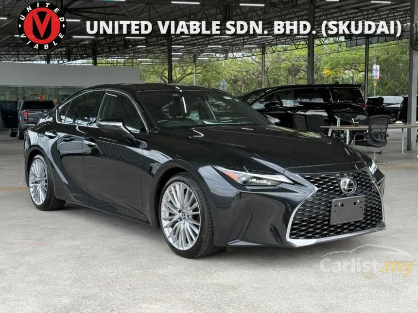 2023 Lexus IS 300 Version L Sedan