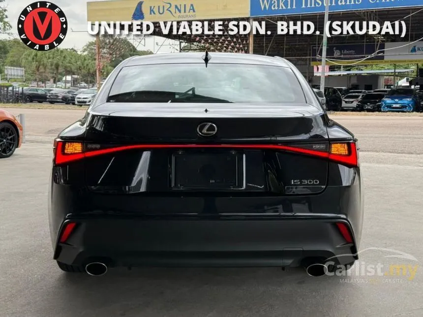 2023 Lexus IS 300 Version L Sedan