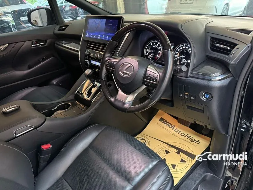 2022 Lexus LM 350 7 Seater MPV
