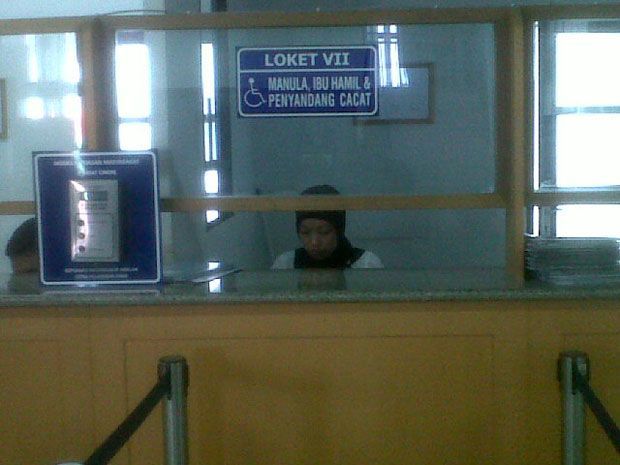 Lansia, Ibu Hamil & Menyusui Tak Perlu Antri di Samsat Bekasi