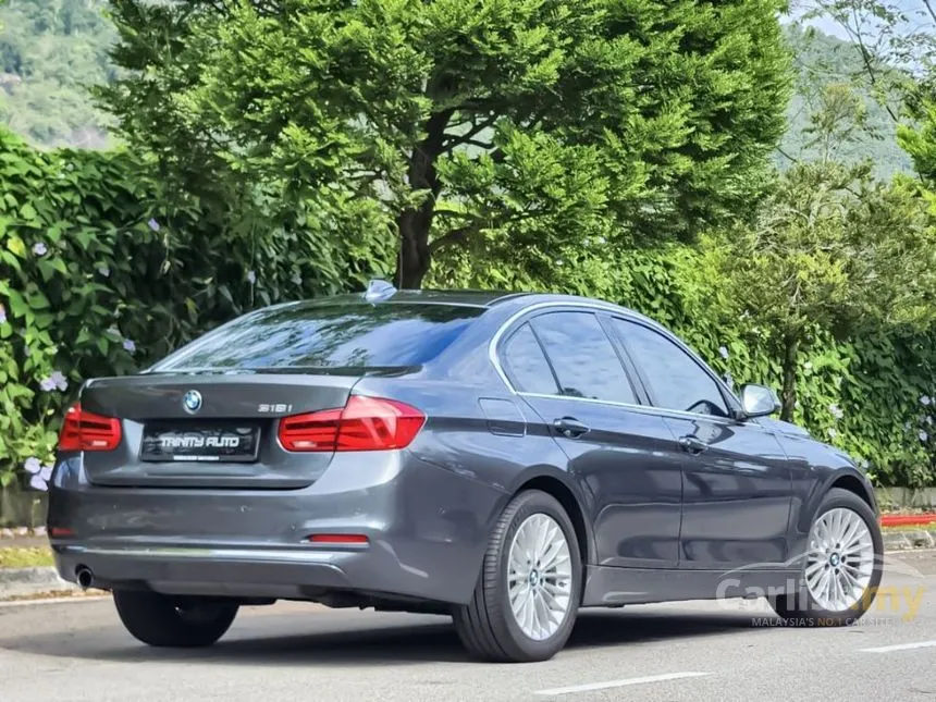 2019 BMW 318i Luxury Sedan