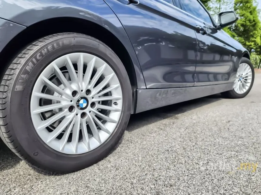 2019 BMW 318i Luxury Sedan
