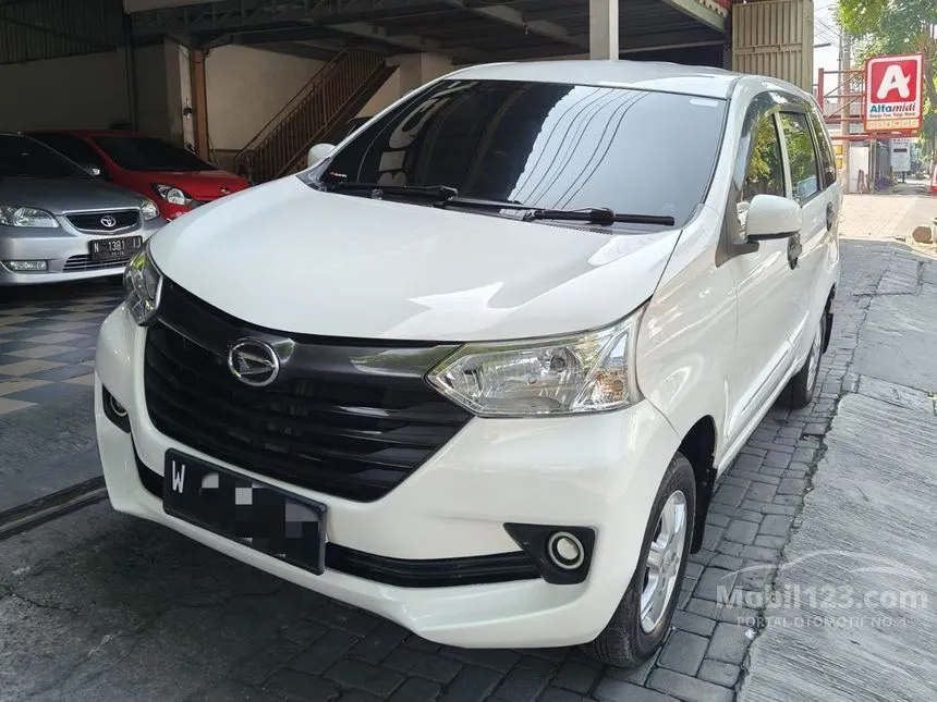 Jual Mobil Daihatsu Xenia 2016 M 1.0 di Jawa Timur Manual MPV Putih Rp 125.000.000