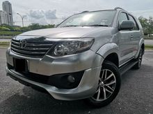 2012 Toyota Fortuner 2.7 V TRD Sportivo SUV, super clean interior, no smoke.