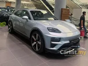 2025 Porsche Macan Turbo SUV