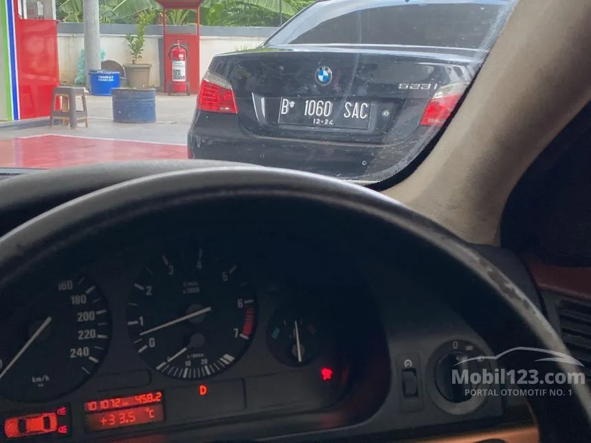 2002 BMW 520i Sedan
