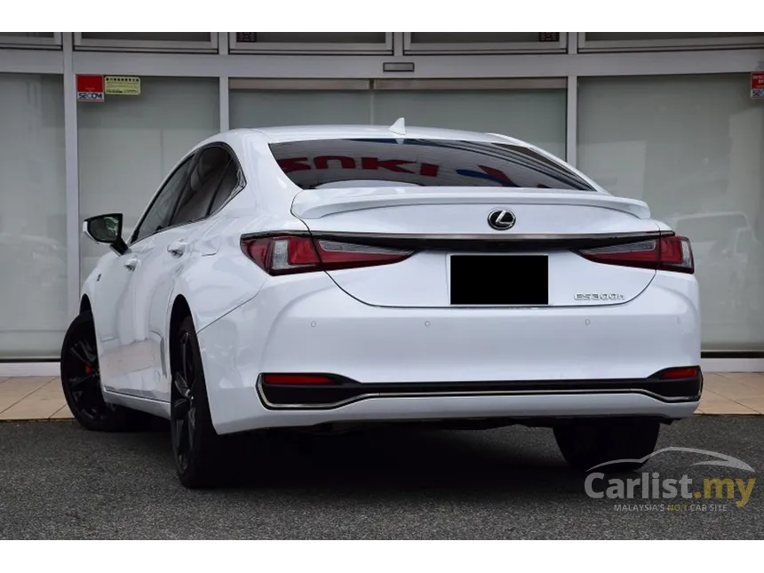 2022 Lexus ES 300h F Sport Sedan