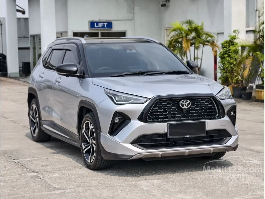 2025 Toyota Yaris Cross S HV (2 Tone) with GR Parts Aero Pkg SUV