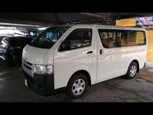 Toyota Hiace 2.5 turbo low roof Window Van