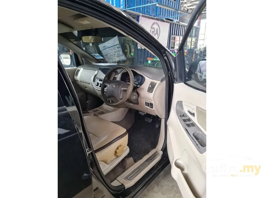 2011 Toyota Innova E MPV