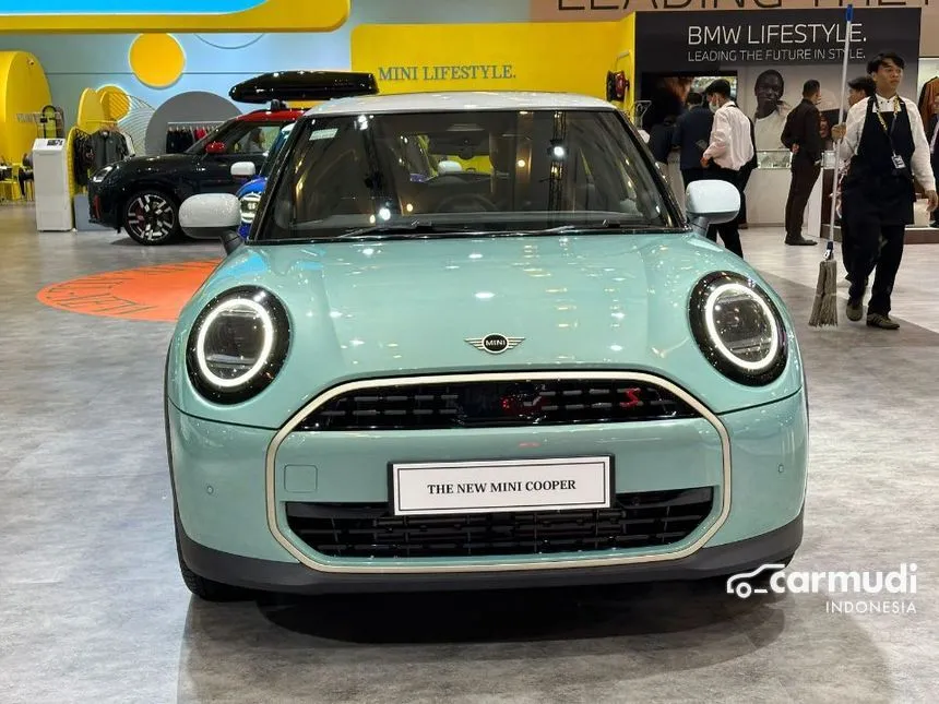 2025 MINI Cooper Cooper SE Hatchback