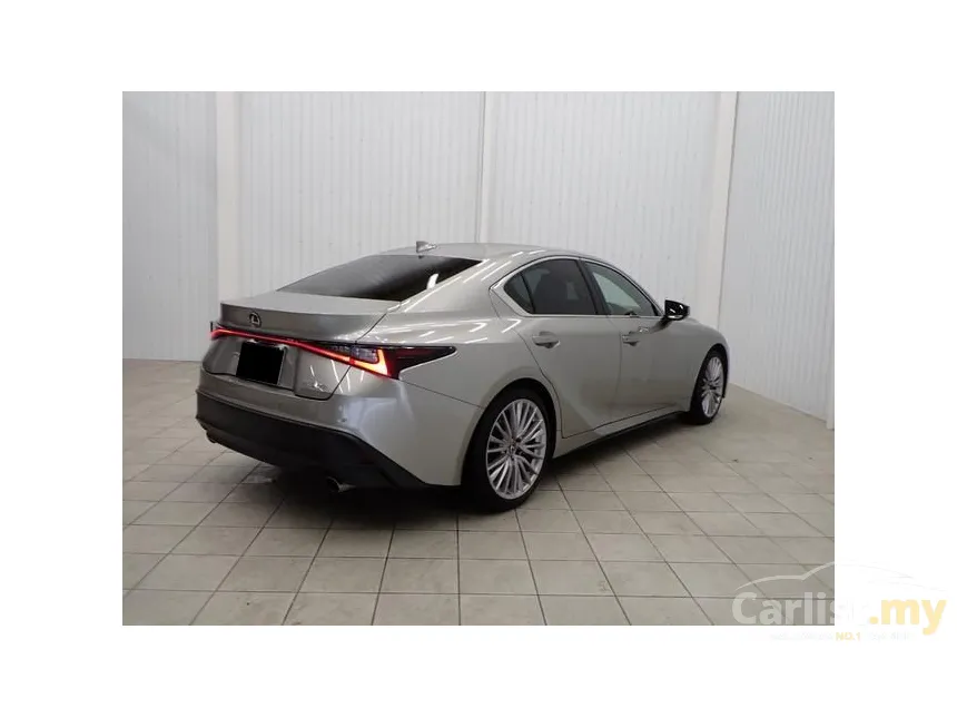 2023 Lexus IS 300 Version L Sedan