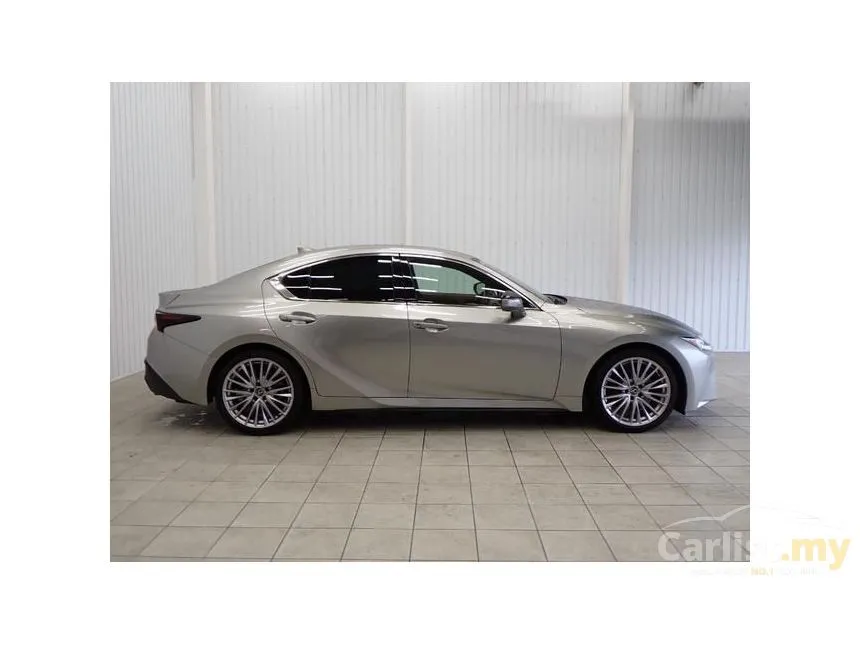 2023 Lexus IS 300 Version L Sedan