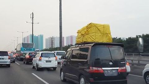 Pahami Aturan Membawa Barang di Atap Mobil