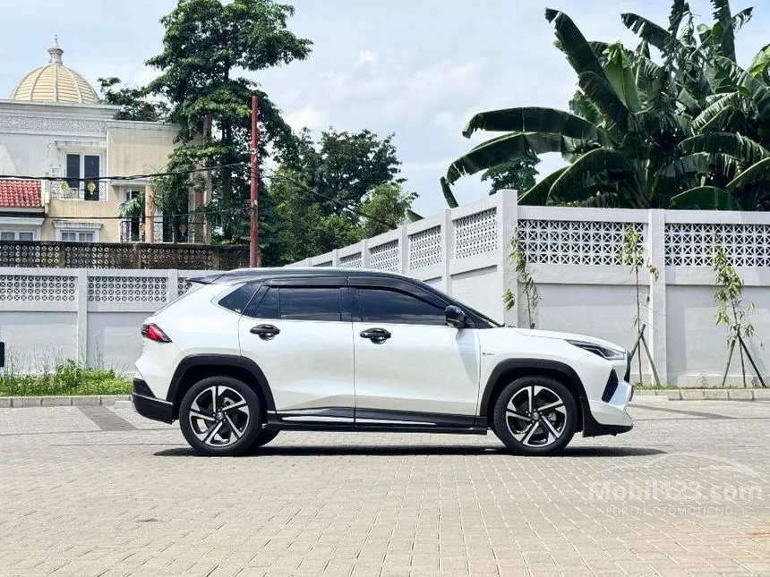 2024 Toyota Yaris Cross S HV with GR Parts Aero Pkg SUV