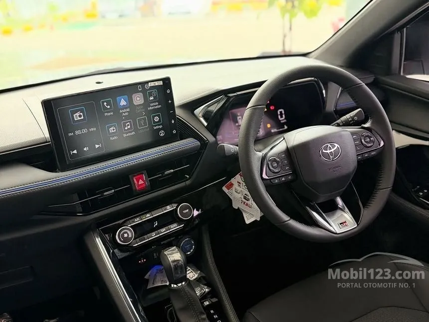2026 Toyota Yaris Cross S HV with GR Parts Aero Pkg SUV