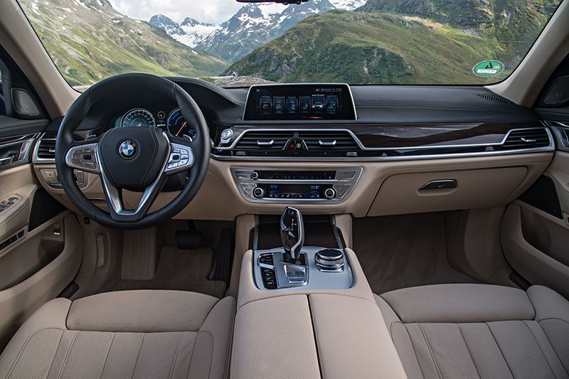 BMW 7 Series Plug-in Hybrid Mewah dan Lebih Hijau 2