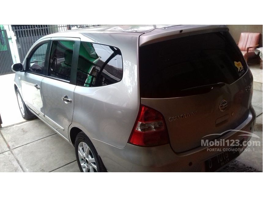 Jual Mobil Nissan Grand Livina 2012 XV 1.5 di Jawa Barat 