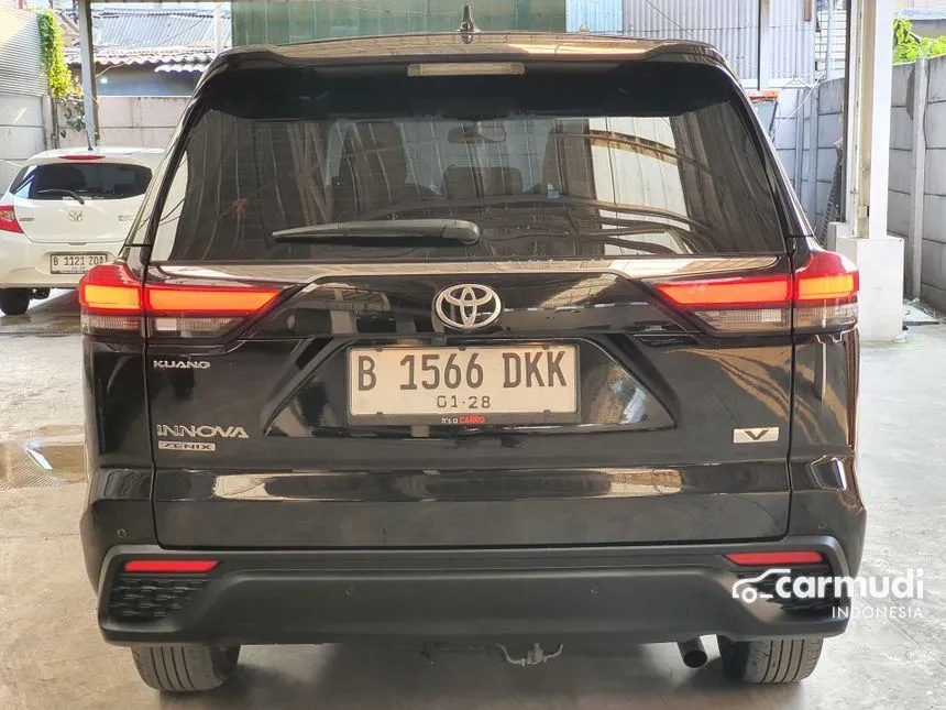 2022 Toyota Kijang Innova Zenix V (Non Premium Color) MPV