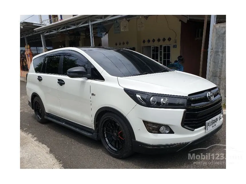 Jual Mobil Toyota Innova Venturer 2018 2.0 di Kalimantan Selatan Automatic Wagon Putih Rp 360.000.000