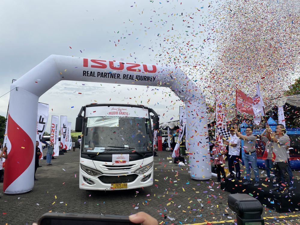 Rayakan Idul Fitri Bersama Keluarga, Isuzu Antar 400 Pemudik ke 30 Kota