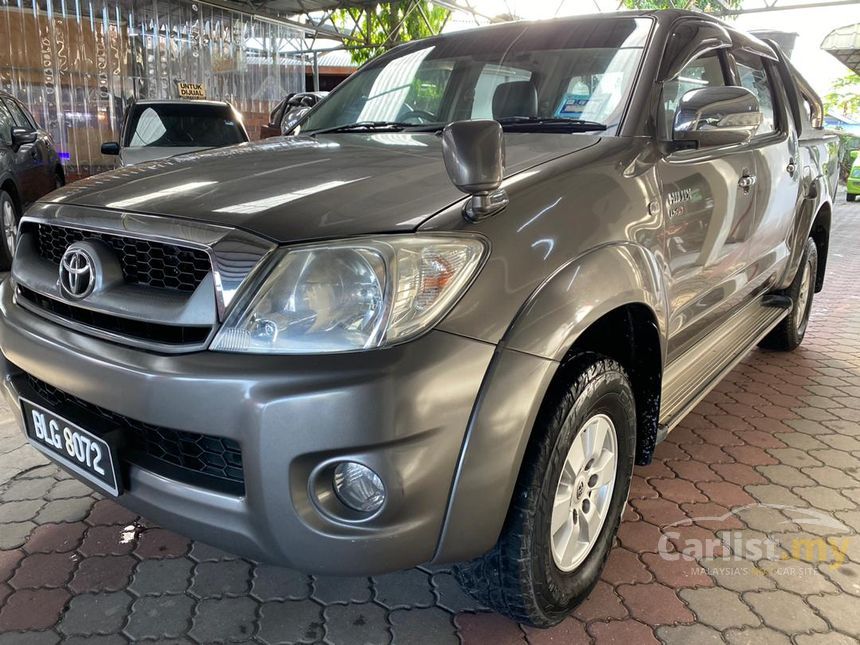 Toyota Hilux 2011 G 2.5 in Johor Automatic Pickup Truck Grey for 