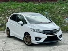 2016 Honda Jazz 1.5 V Hatchback AT WARRANTY +TINTED + SERVICE +FULL TANK +RIM Sporty Design/Fuel Efficient/Magic Seat/Well Maintained /Smooth Drive