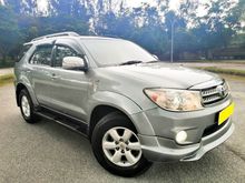2010 Toyota Fortuner 2.7 V SUV TIPTOP CONDITION 1 CAREFUL OWNER FULL TRD BODYKIT CLEAN INTERIOR CLEAN LEATHER SEAT